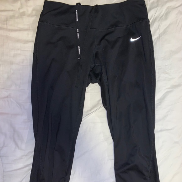 Nike Pants - Nike cropped leggings